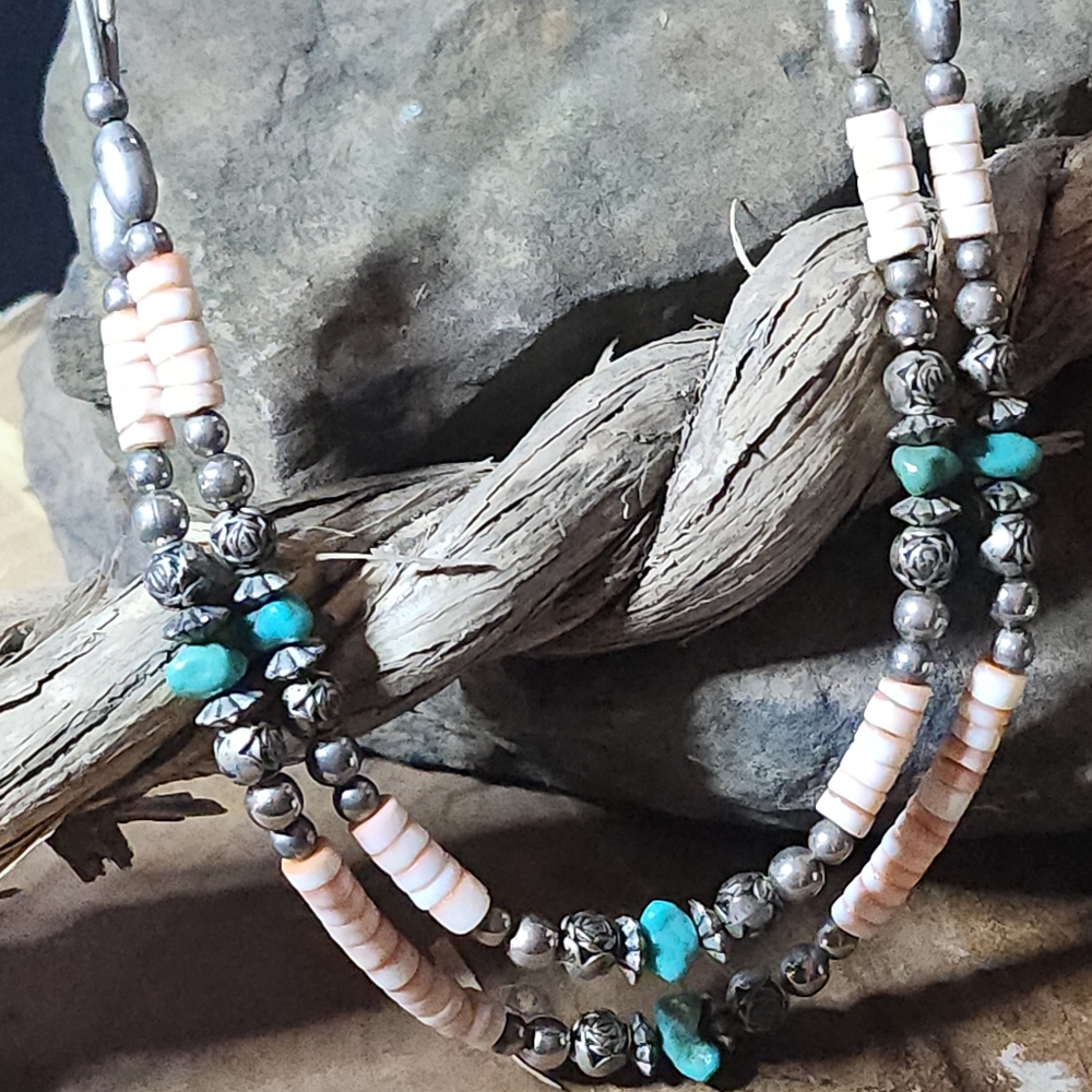 Vtg Southwestern Beaded Necklace with Faux Turquoise and Silver Toned Accents